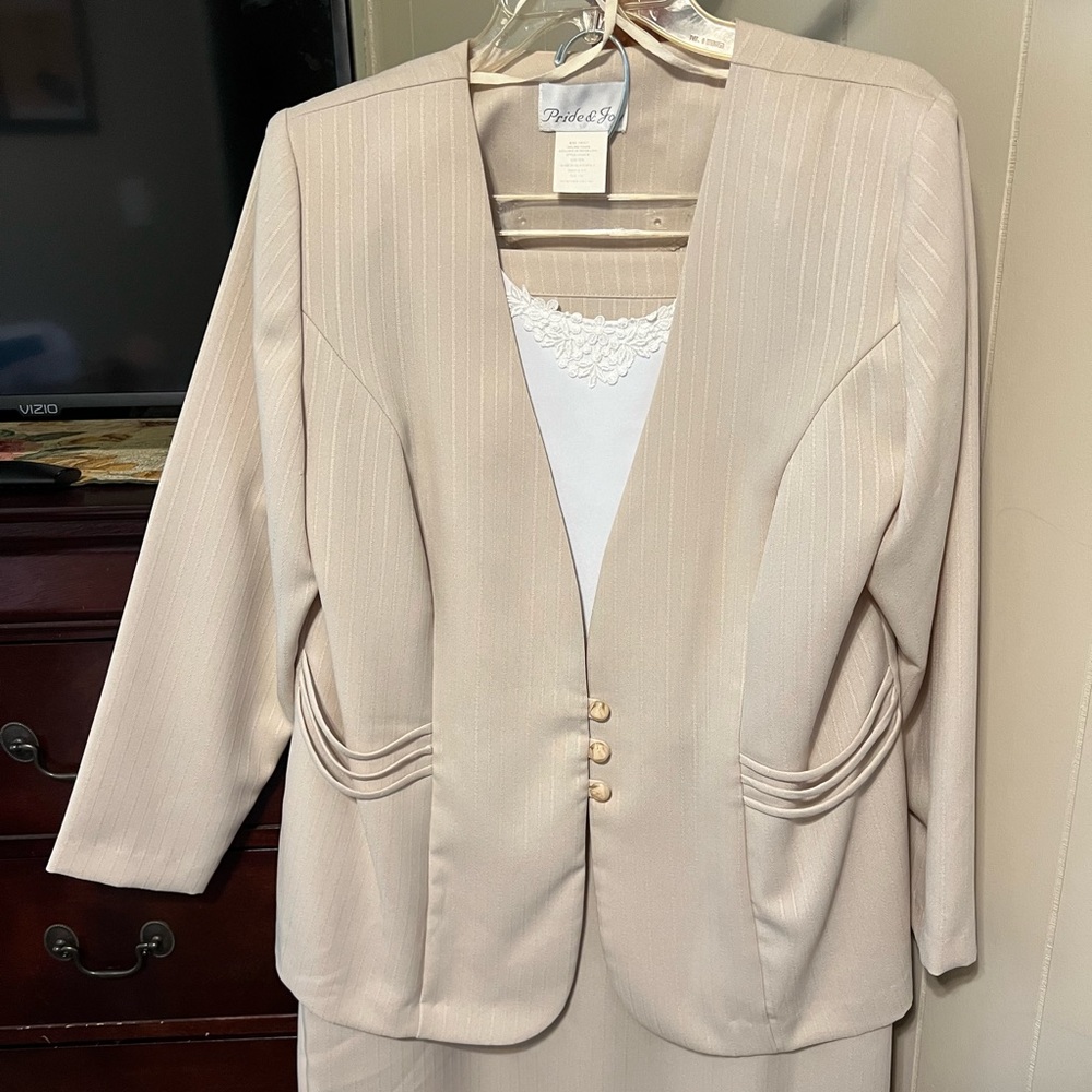 2PC perfect for Mother of the Bride or Groom